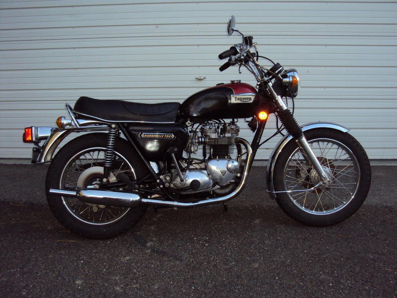 vintage triumph bonneville