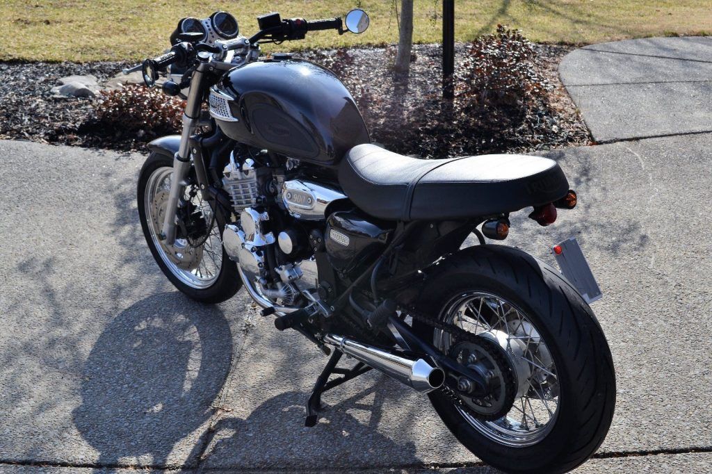 2000 Triumph Thunderbird 900 – Extremely well maintained