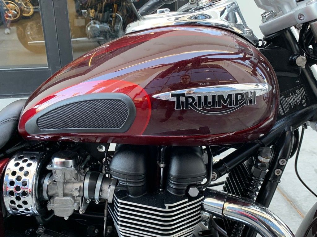 2015 Triumph America Two-Tone
