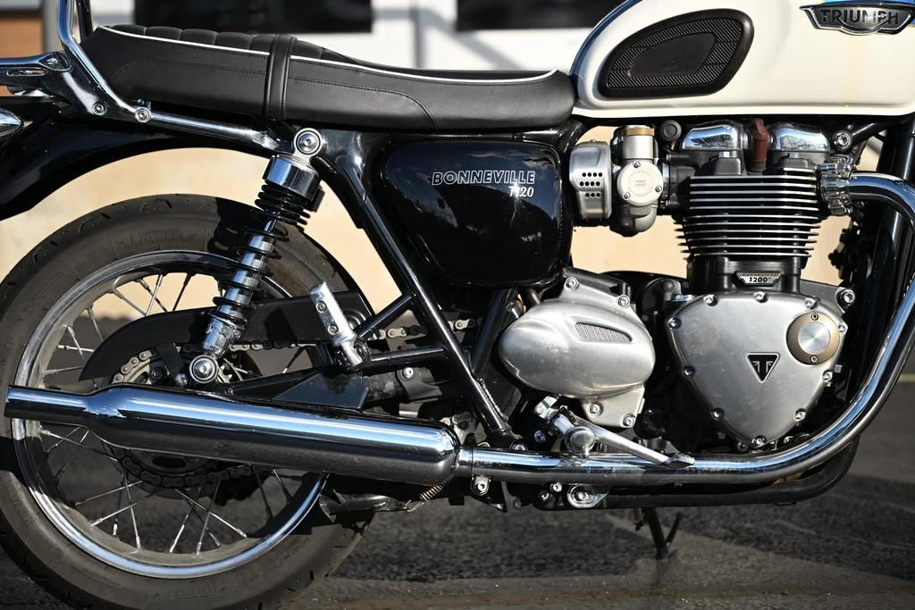 2020 Triumph Bonneville T120 Fusion White/aegean Blue