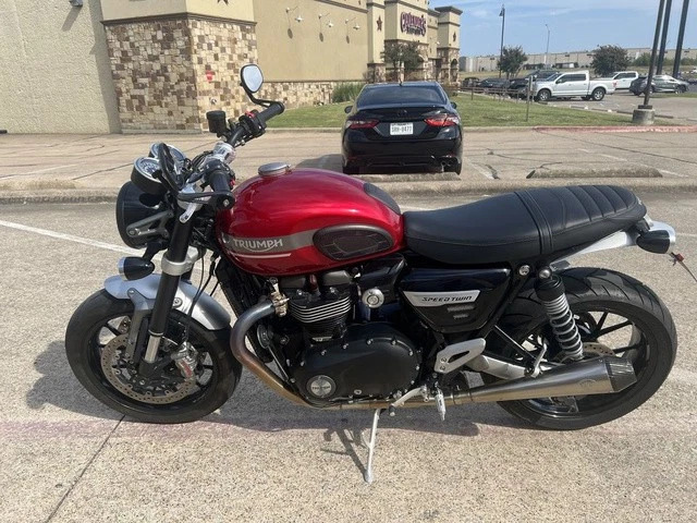 2022 Triumph Speed Twin Red Hopper