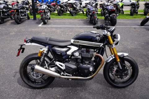 2025 Triumph Speed Twin 1200, Carnival Red / Sapphire Black with 447 Miles for sale