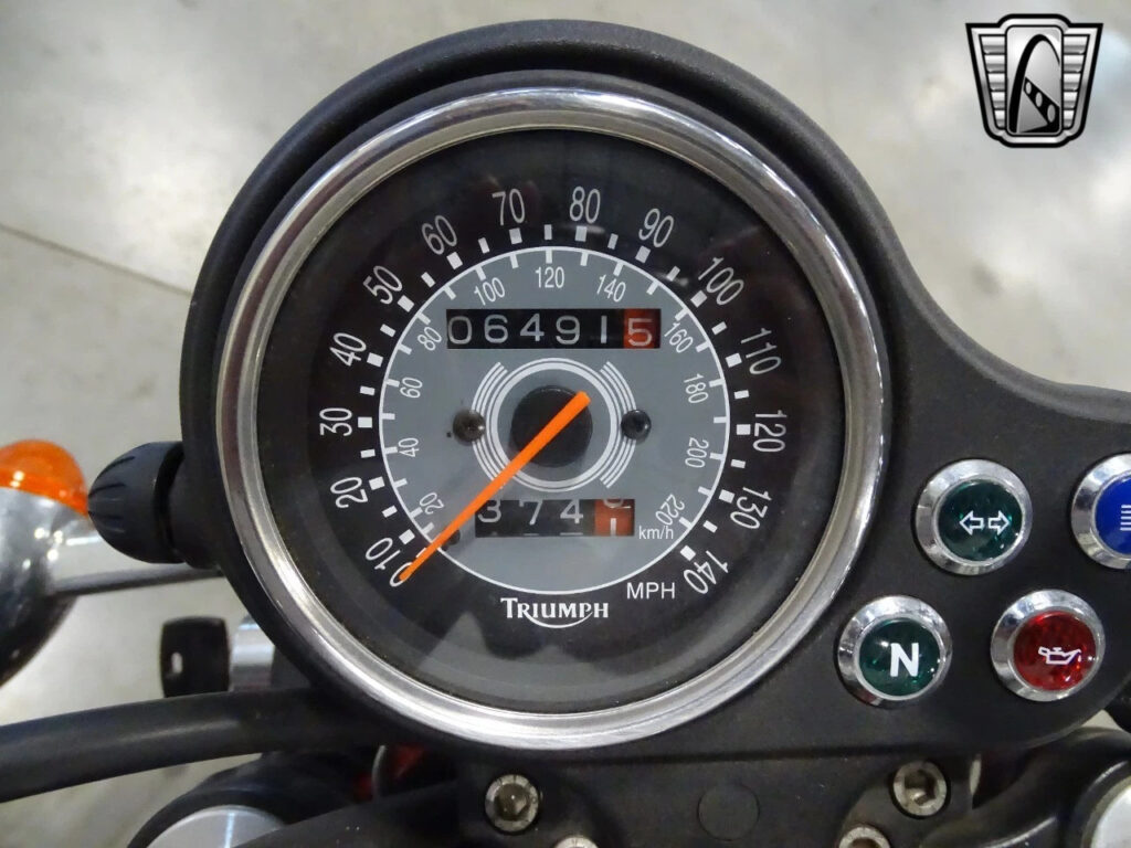 Red 2003 Triumph Bonneville 790cc Manual